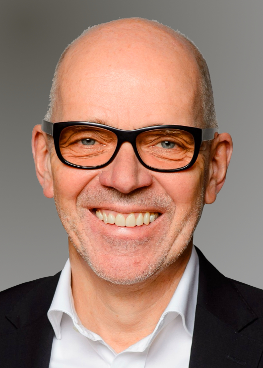 <div class='name'><strong>Standort Süddeutschland</strong></div><div class='task'>Transformatives Leadership für nachhaltiges Wachstum, Human-Centric Change-Prozesse, Führen mit Klarheit und Wirkung, Strategisches Leadership in multikultureller Umgebung, Team-Effectiveness und Collaboration für High Performance </div> Jörg Becker
